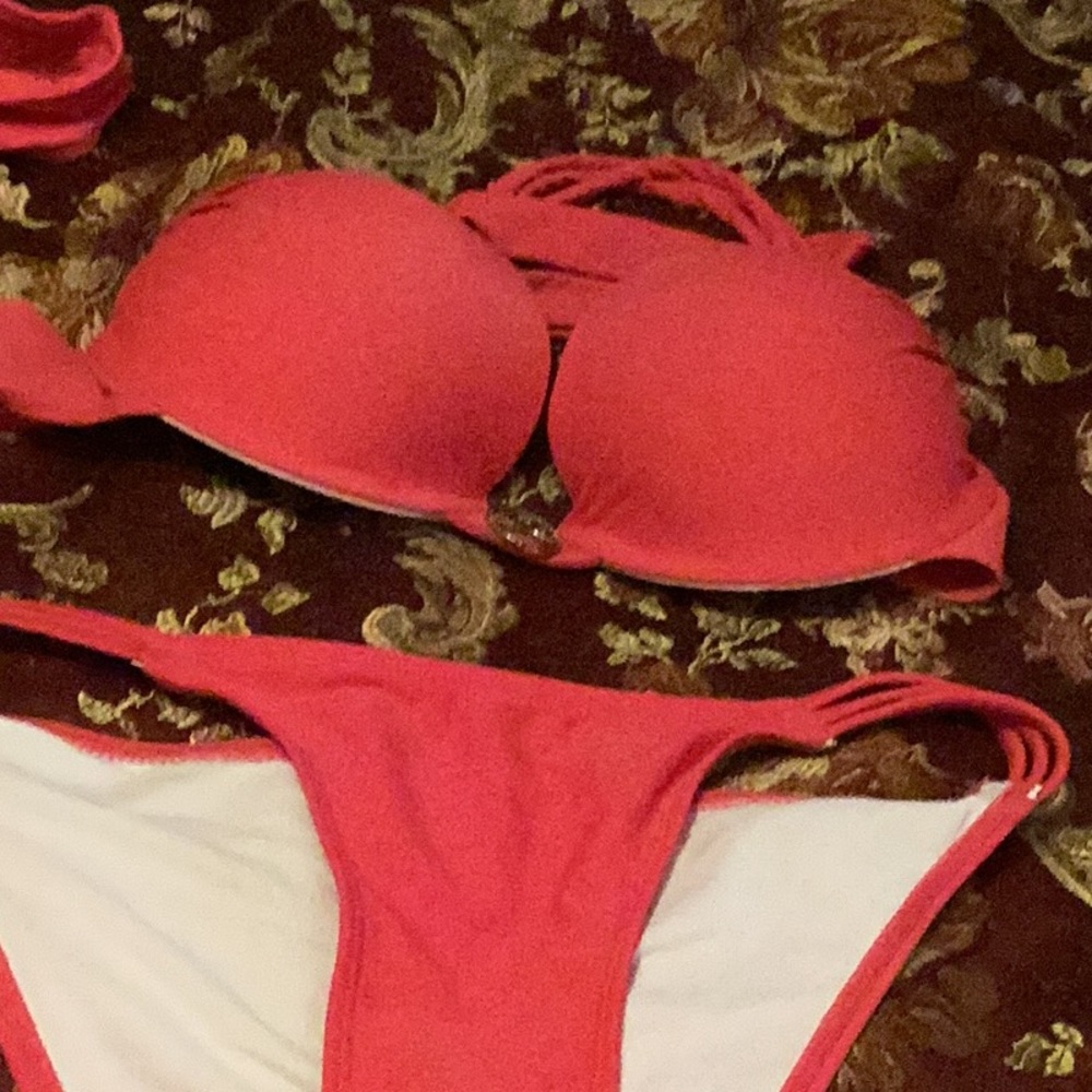 Bikini large top small bottoms